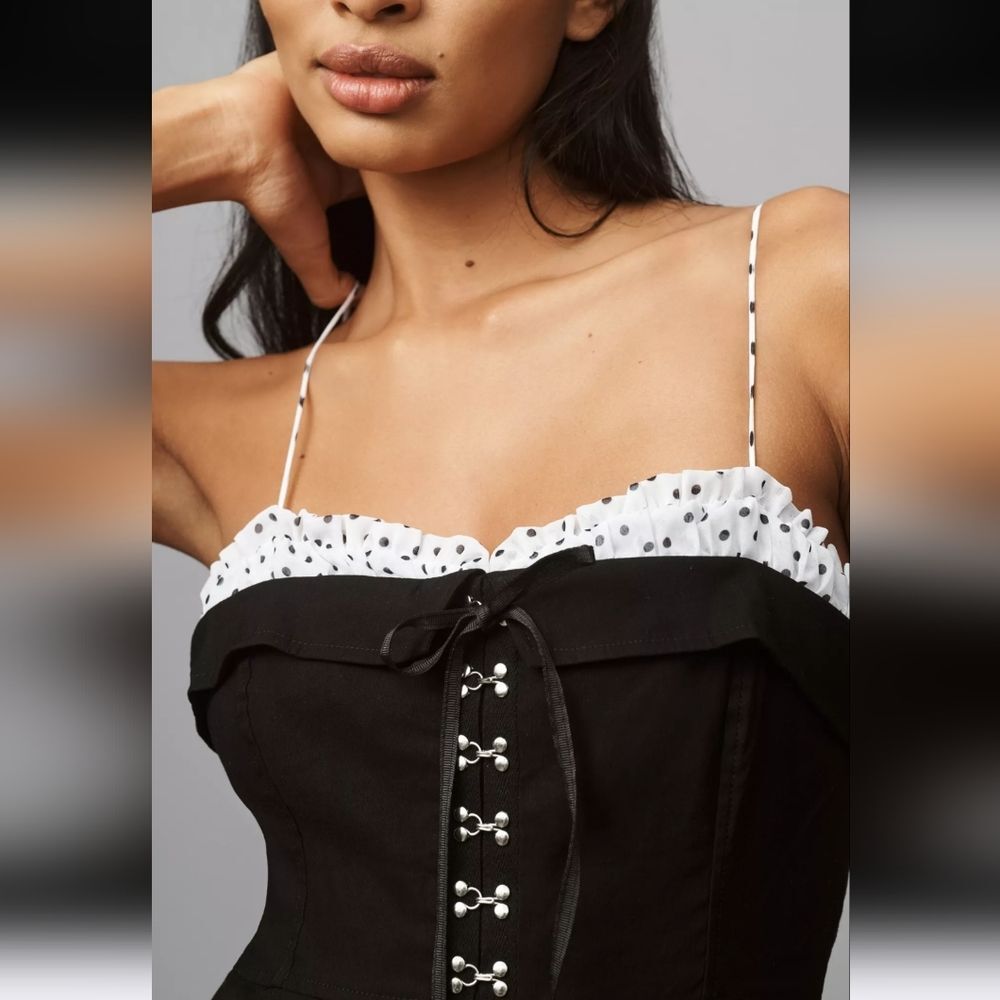 Elegant Black and White Women's Dress - Picture 3 of 16